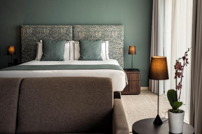 cheap resort hotels  to Spend holiday with family