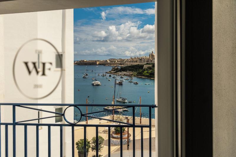 cheap resort hotels  to Spend holiday with family