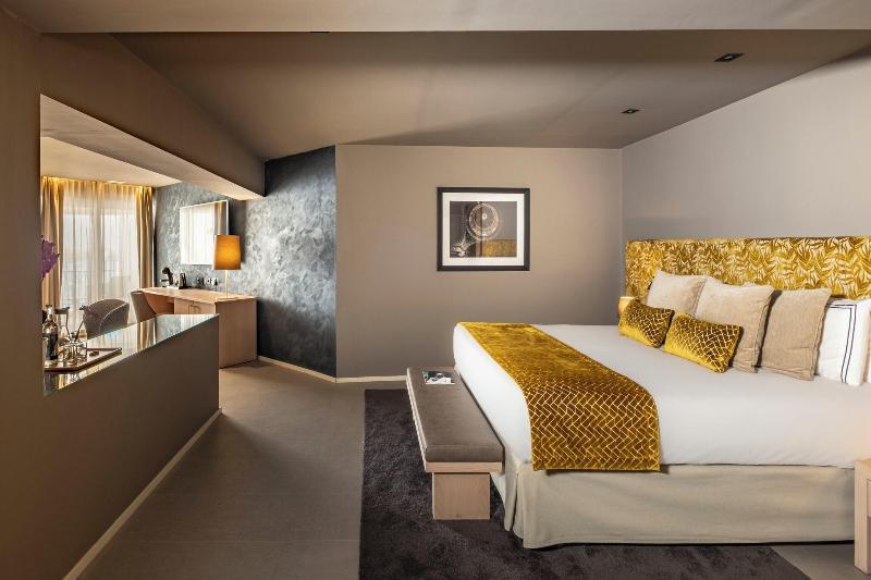 cheap resort hotels  to Spend holiday with family