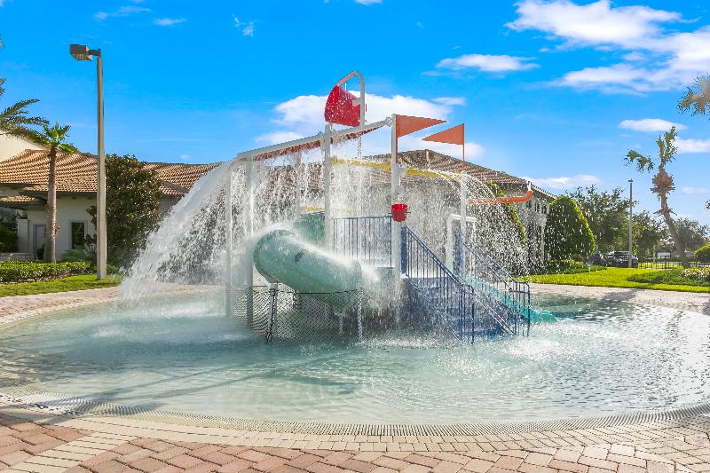 在meiguo.com看到的ChampionsGate Resort Luxury Homes的介绍图片
