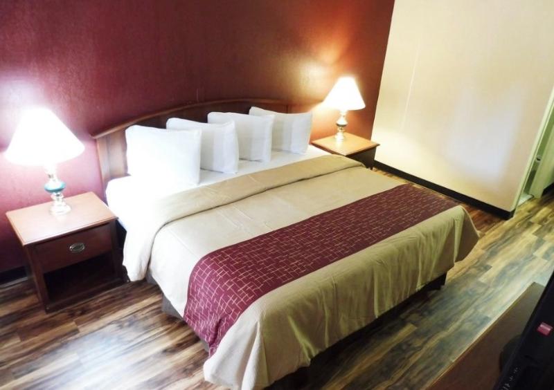 This photo about Days Inn Edgewood shared on HyHotel.com