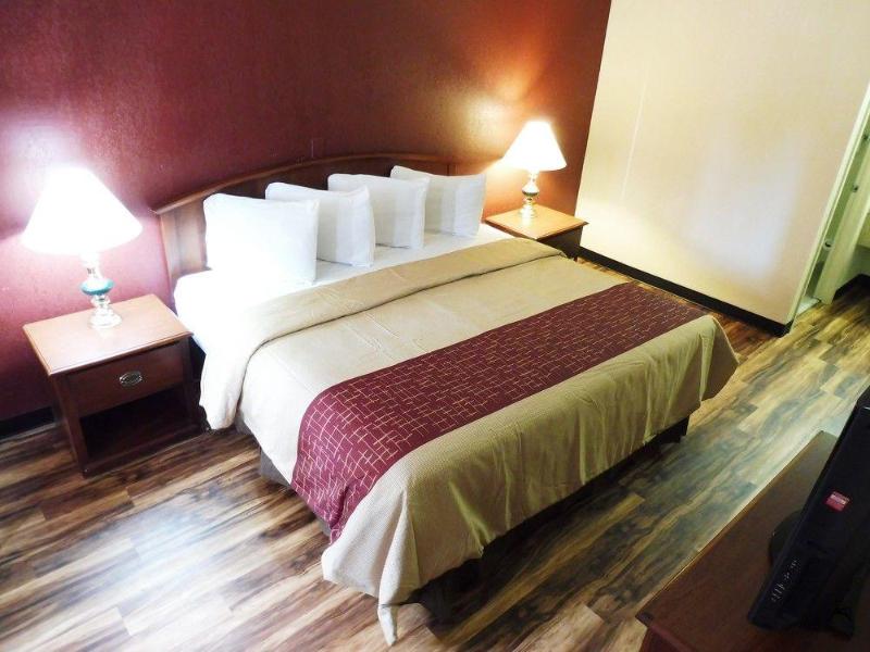 This photo about Days Inn Edgewood shared on HyHotel.com