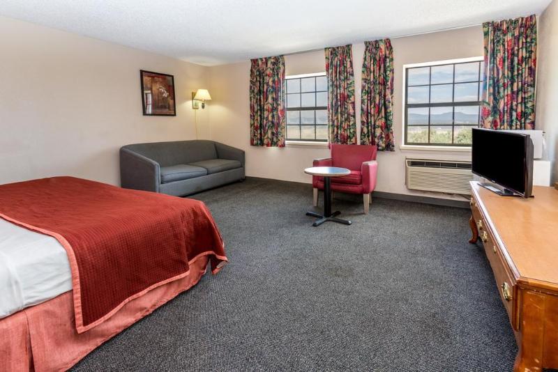 This photo about Howard Johnson Colorado Springs shared on HyHotel.com