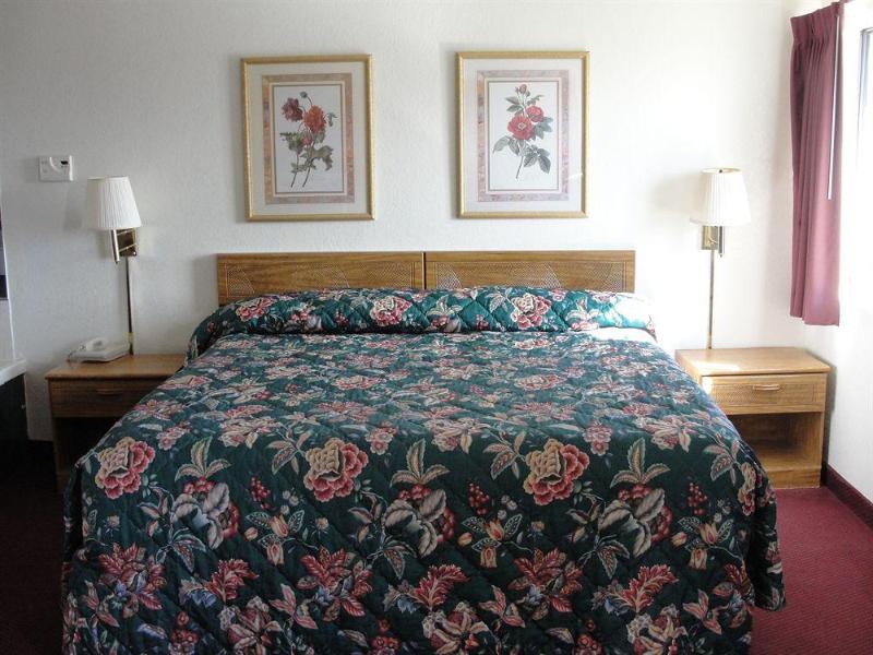 在meiguo.com看到的Regency Inn & Suites McKinney的介绍图片