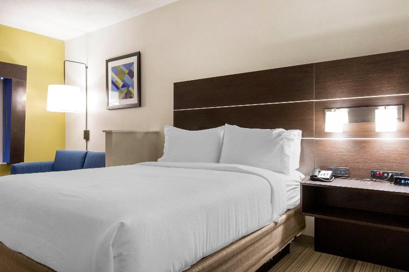 This photo about Holiday Inn Express & Suites Chicago West - St Cha shared on HyHotel.com