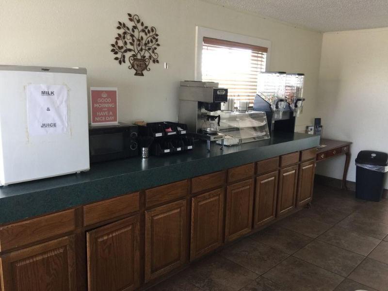 在meiguo.com看到的Knights Inn Independence的介绍图片