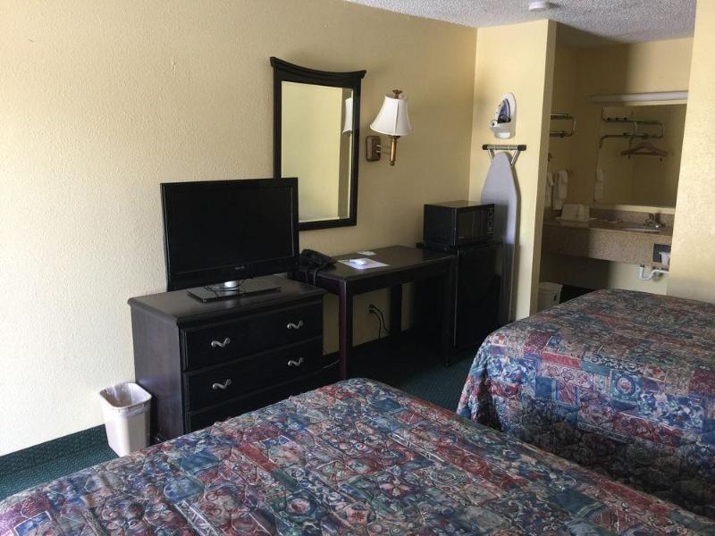 在meiguo.com看到的Knights Inn Independence的介绍图片