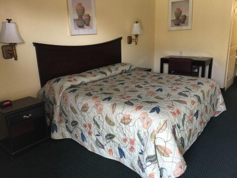 在meiguo.com看到的Knights Inn Independence的介绍图片