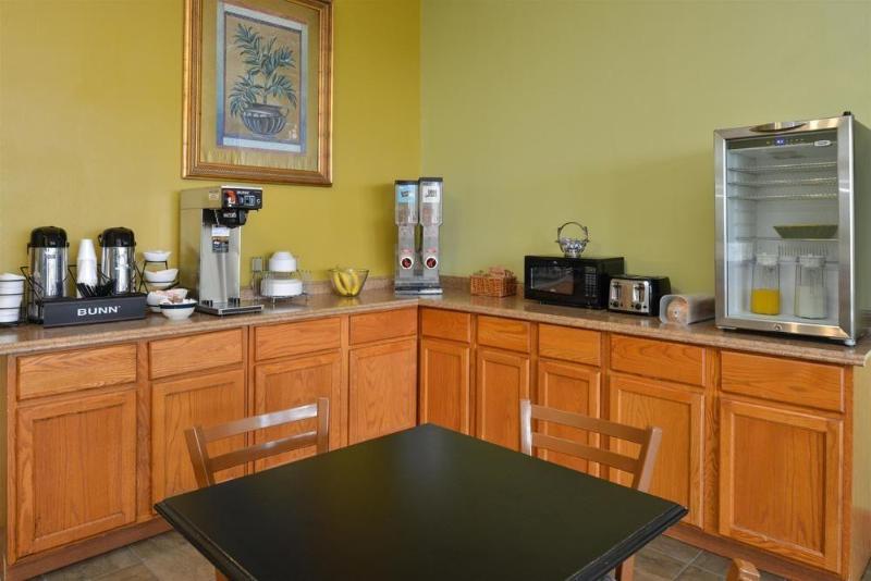 在meiguo.com看到的Americas Best Value Inn - Land between the Lakes的介绍图片