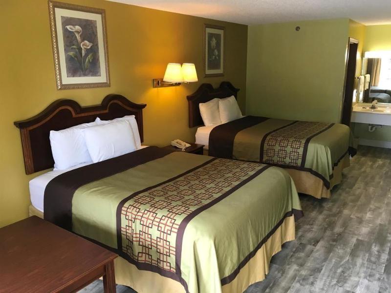 在meiguo.com看到的Americas Best Value Inn - Land between the Lakes的介绍图片