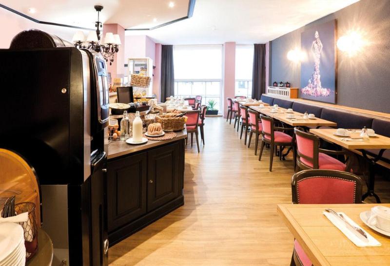 This photo about Aux Trois Roses shared on HyHotel.com