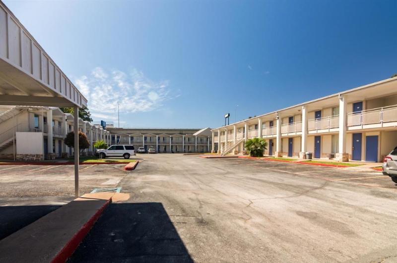 在meiguo.com看到的Motel 6 Wichita Falls, TX 4590的介绍图片