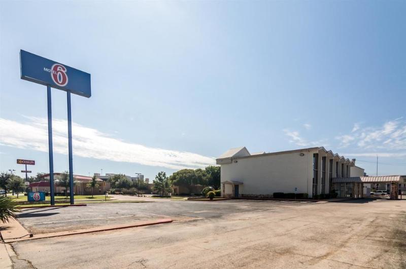 在meiguo.com看到的Motel 6 Wichita Falls, TX 4590的介绍图片