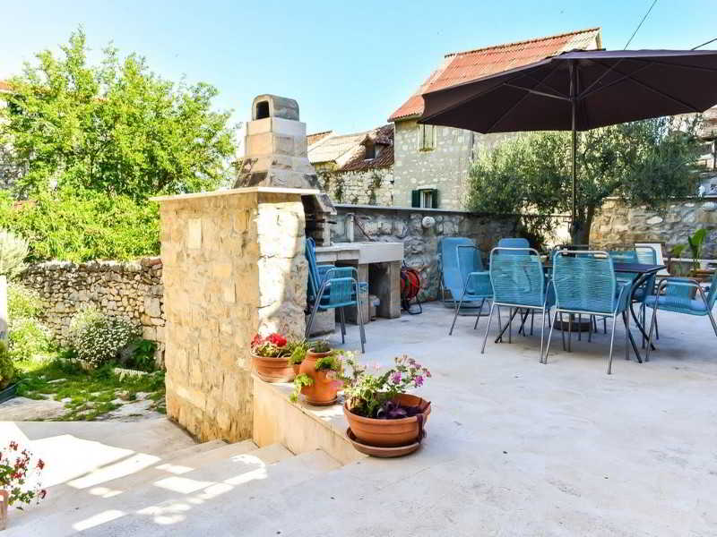 This photo about Apartmani Slavica shared on HyHotel.com