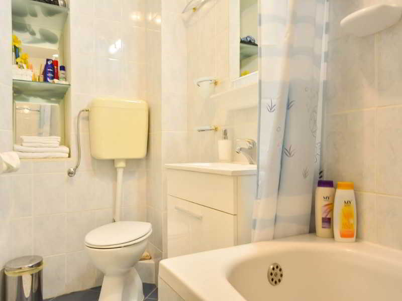 This photo about Apartmani Slavica shared on HyHotel.com