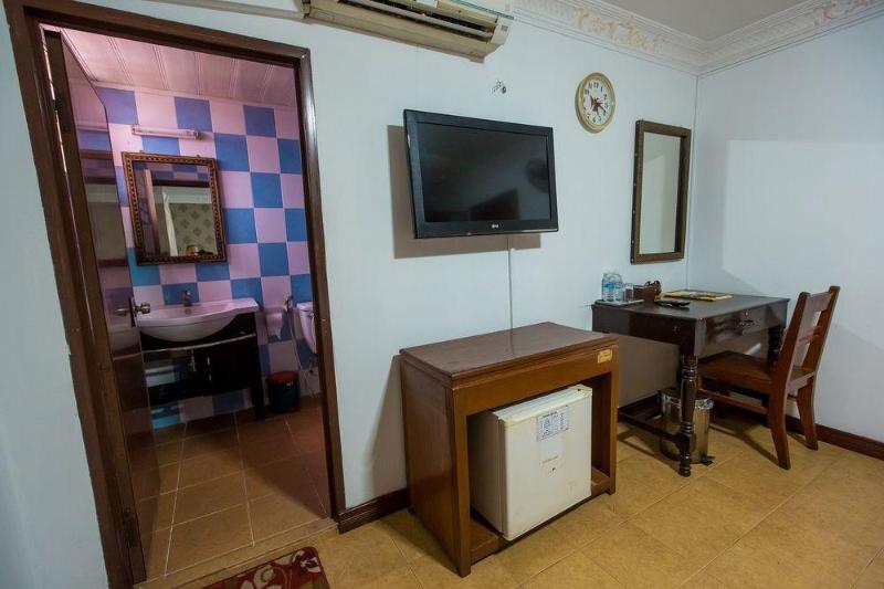 This photo about Flamingos Hotel & Restaurant Bar shared on HyHotel.com