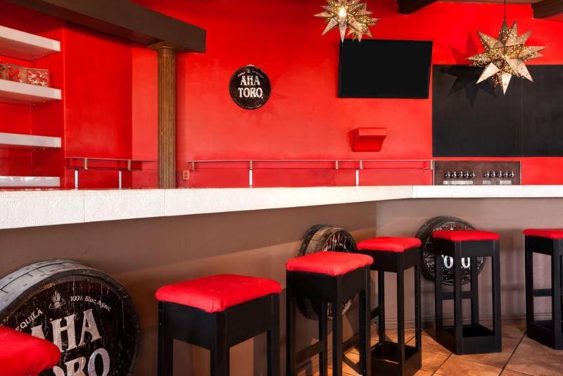 This photo about Howard Johnson Rio Rancho/Albuquerque North shared on HyHotel.com