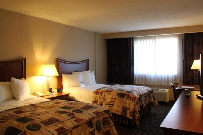 在meiguo.com看到的Ramada Hotel & Conference Center by Wyndham Ithaca的介绍图片