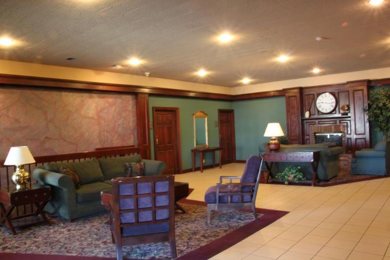 在meiguo.com看到的Ramada Hotel & Conference Center by Wyndham Ithaca的介绍图片