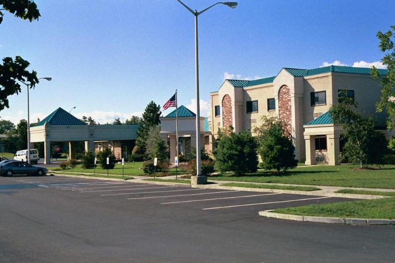 在meiguo.com看到的Ramada Hotel & Conference Center by Wyndham Ithaca的介绍图片