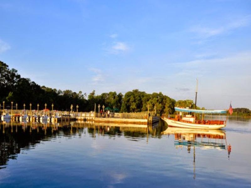 在meiguo.com看到的Disney's Fort Wilderness Cabin Package的介绍图片