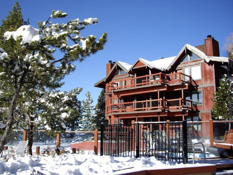 This photo about Edgelake Beach Club shared on HyHotel.com