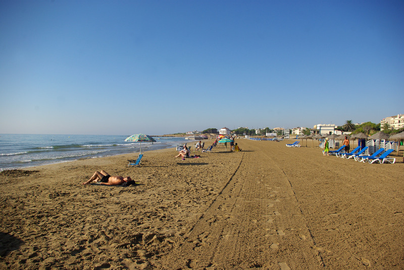 This photo about Apartamentos Varios Alcoceber 3000 shared on HyHotel.com