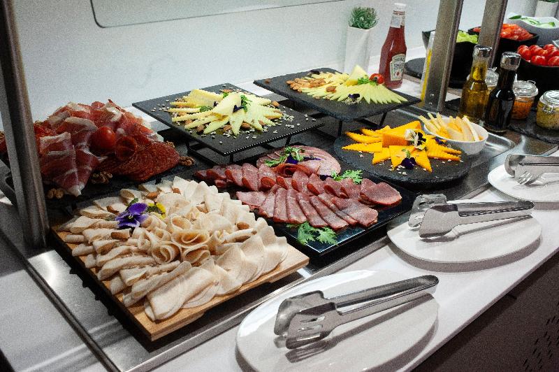 cheap resort hotels  to Spend holiday with family