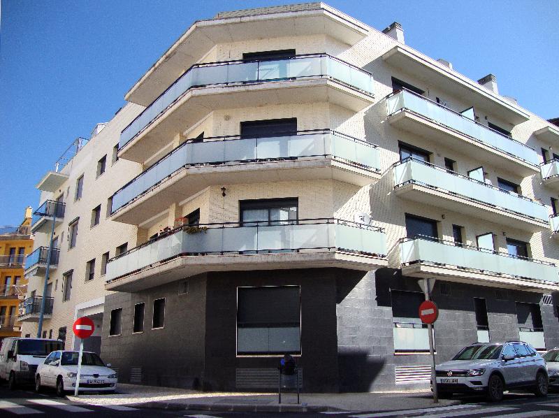 This photo about Apartamentos Peniscola Centro 3000 Sin Piscina shared on HyHotel.com