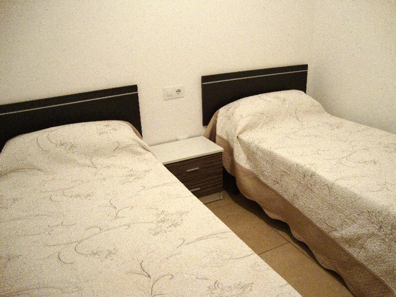 This photo about Apartamentos Peniscola Centro 3000 Sin Piscina shared on HyHotel.com