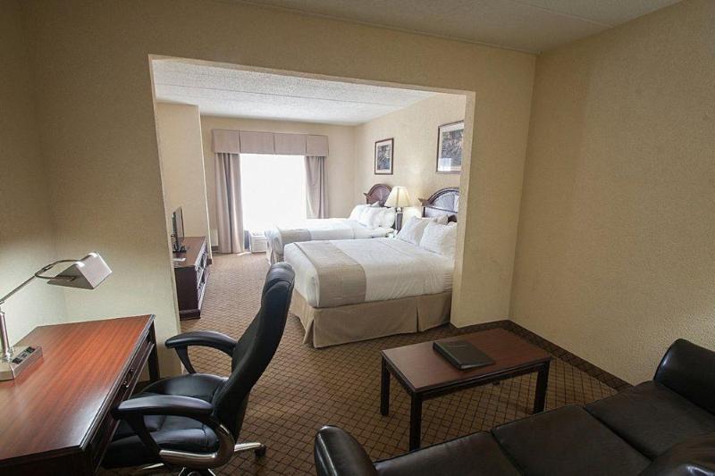 This photo about Holiday Inn Hotel and Suites Huntington Civic Aren shared on HyHotel.com
