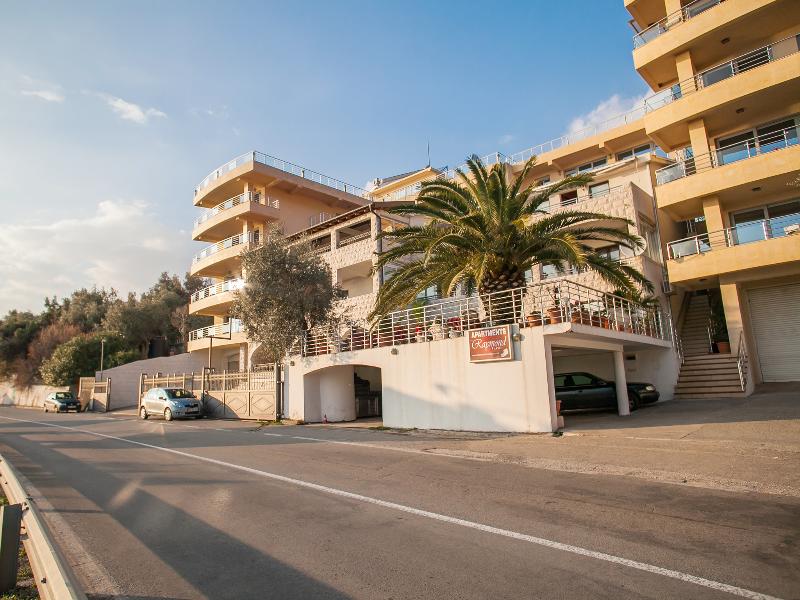 cheap resort hotels  to Spend holiday with family