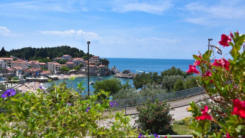 cheap resort hotels  to Spend holiday with family