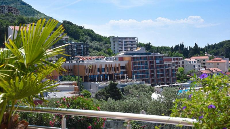 cheap resort hotels  to Spend holiday with family