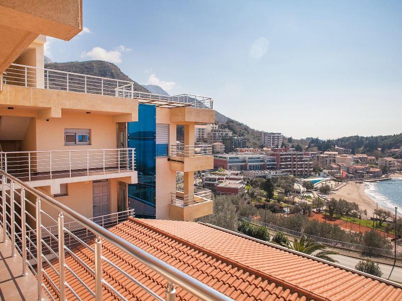 cheap resort hotels  to Spend holiday with family