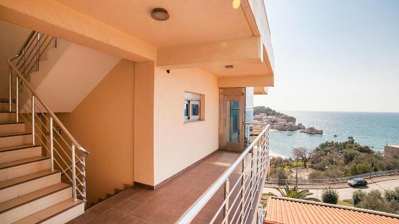 cheap resort hotels  to Spend holiday with family