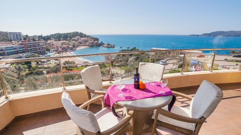 cheap resort hotels  to Spend holiday with family