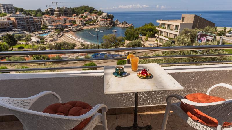 cheap resort hotels  to Spend holiday with family