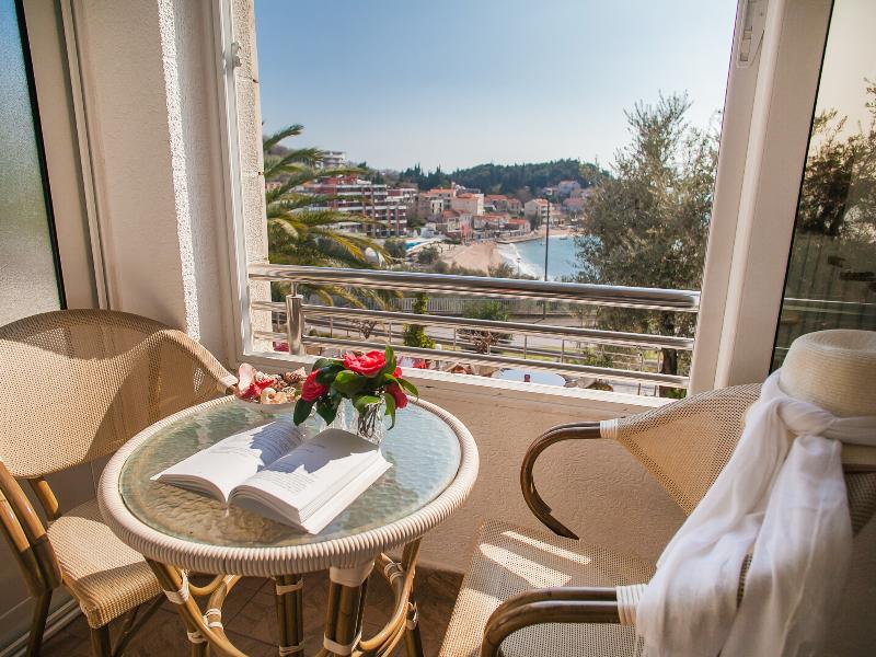 cheap resort hotels  to Spend holiday with family