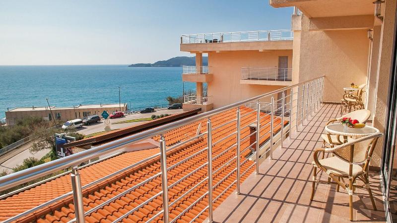 cheap resort hotels  to Spend holiday with family