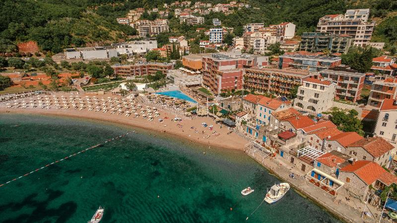 cheap resort hotels  to Spend holiday with family