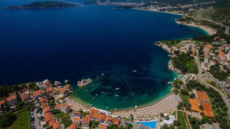 cheap resort hotels  to Spend holiday with family