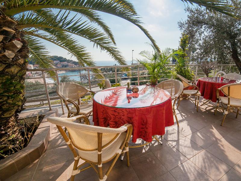 cheap resort hotels  to Spend holiday with family