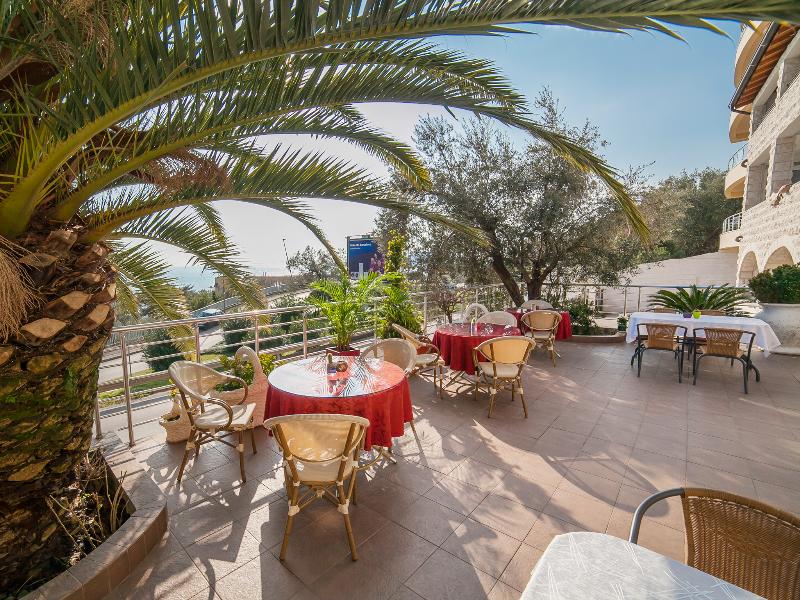 cheap resort hotels  to Spend holiday with family