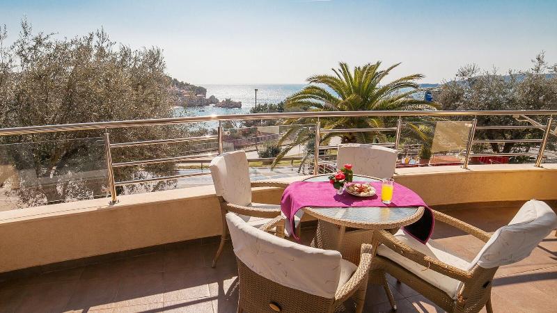 cheap resort hotels  to Spend holiday with family