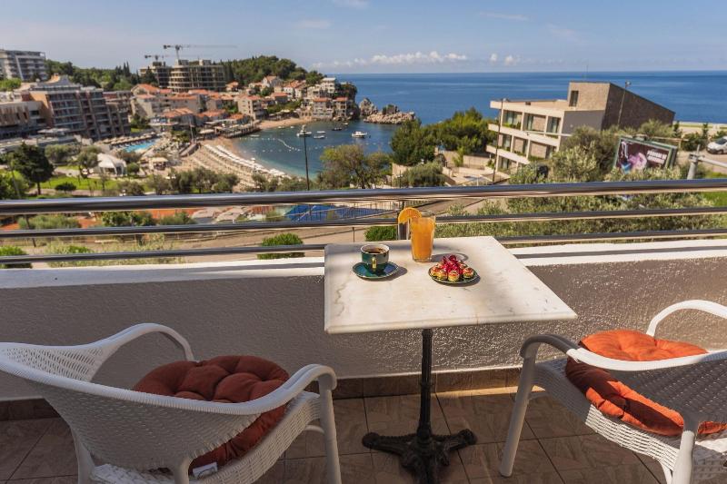 cheap resort hotels  to Spend holiday with family