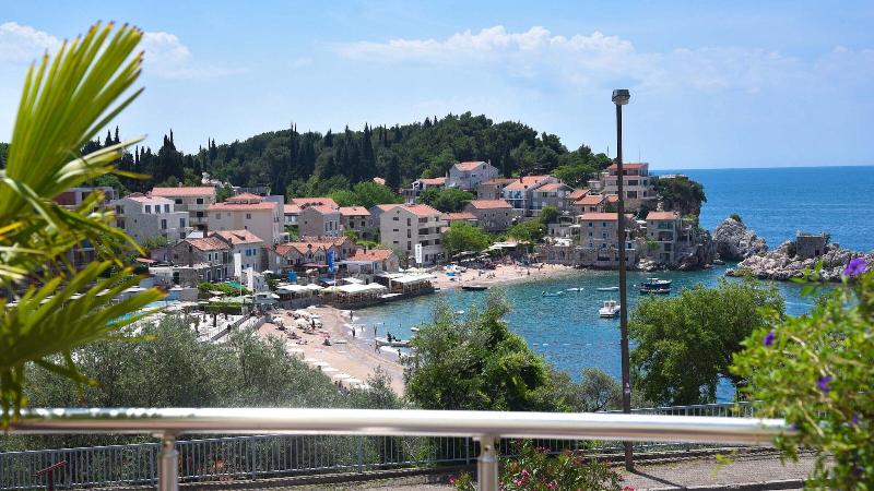 cheap resort hotels  to Spend holiday with family