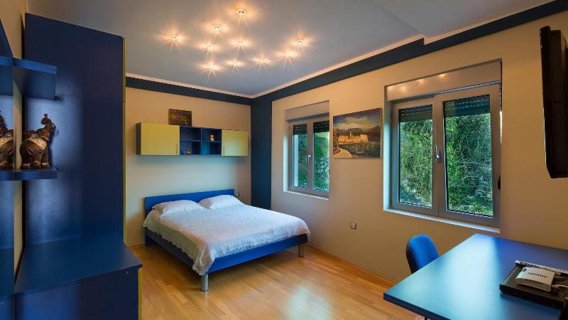 cheap resort hotels  to Spend holiday with family