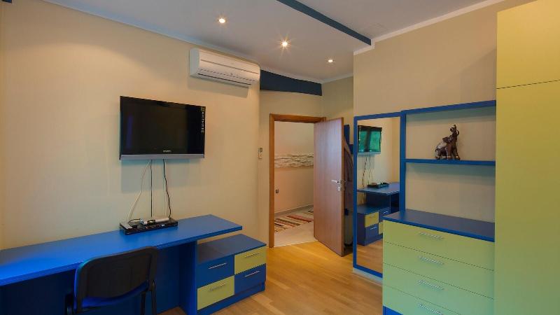 cheap resort hotels  to Spend holiday with family