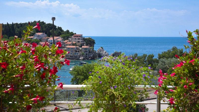 cheap resort hotels  to Spend holiday with family